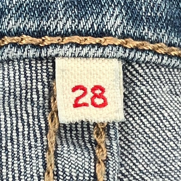 Levi's Women's Mid Length Cuffed Hem Denim Shorts Size 28 - Picture 4 of 7